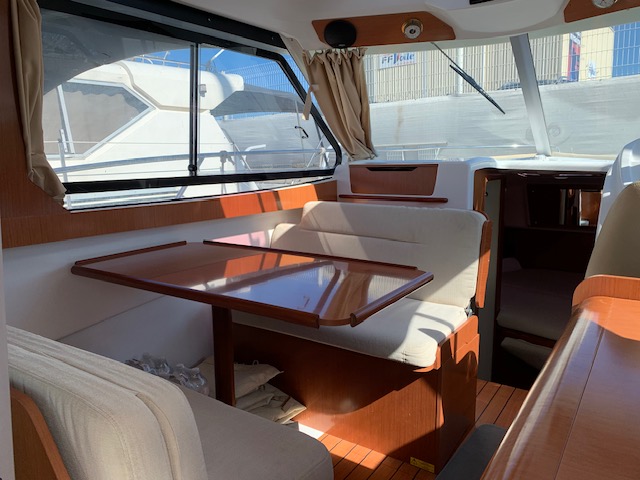 slider 5 Beneteau Antares 8